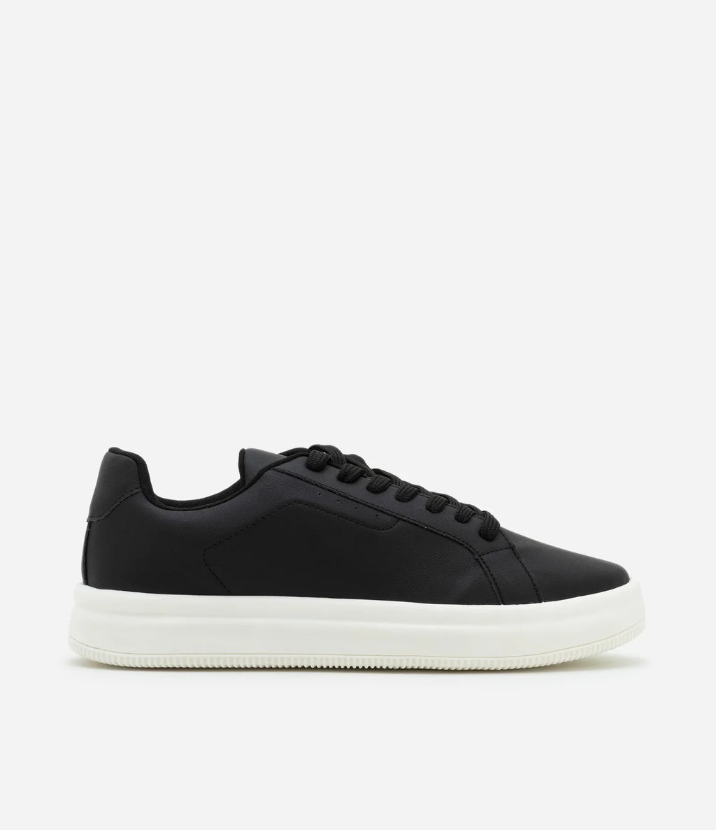 Bold Sole Casual Trainers – Black & White